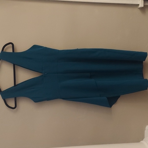 LAUNDRY BY SHELLI SEGAL Sleeveless VNeck Peplum Dress - Picture 9 of 12